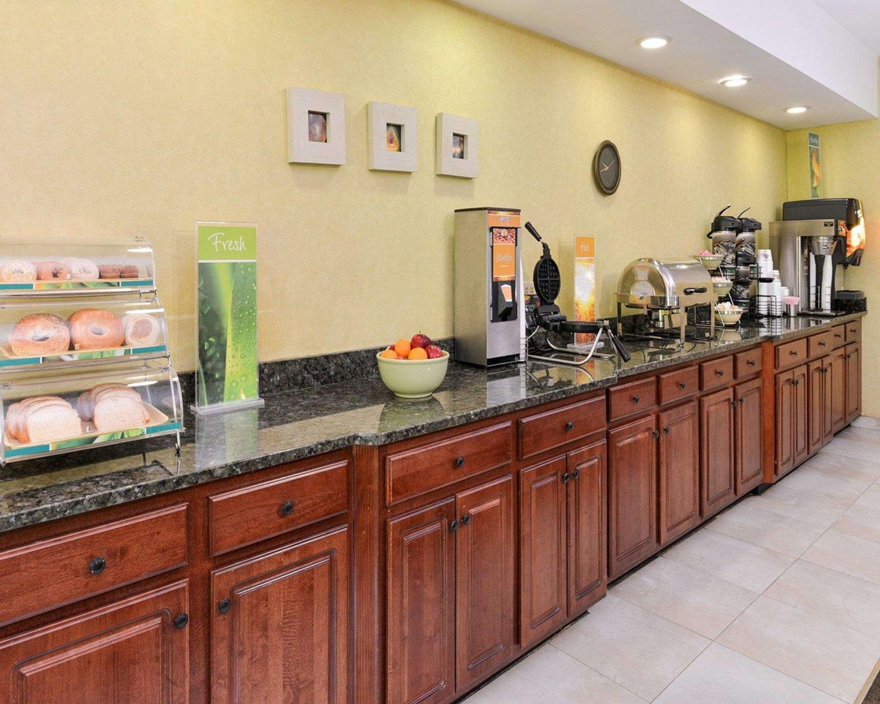 Quality Suites Stratford Ngoại thất bức ảnh