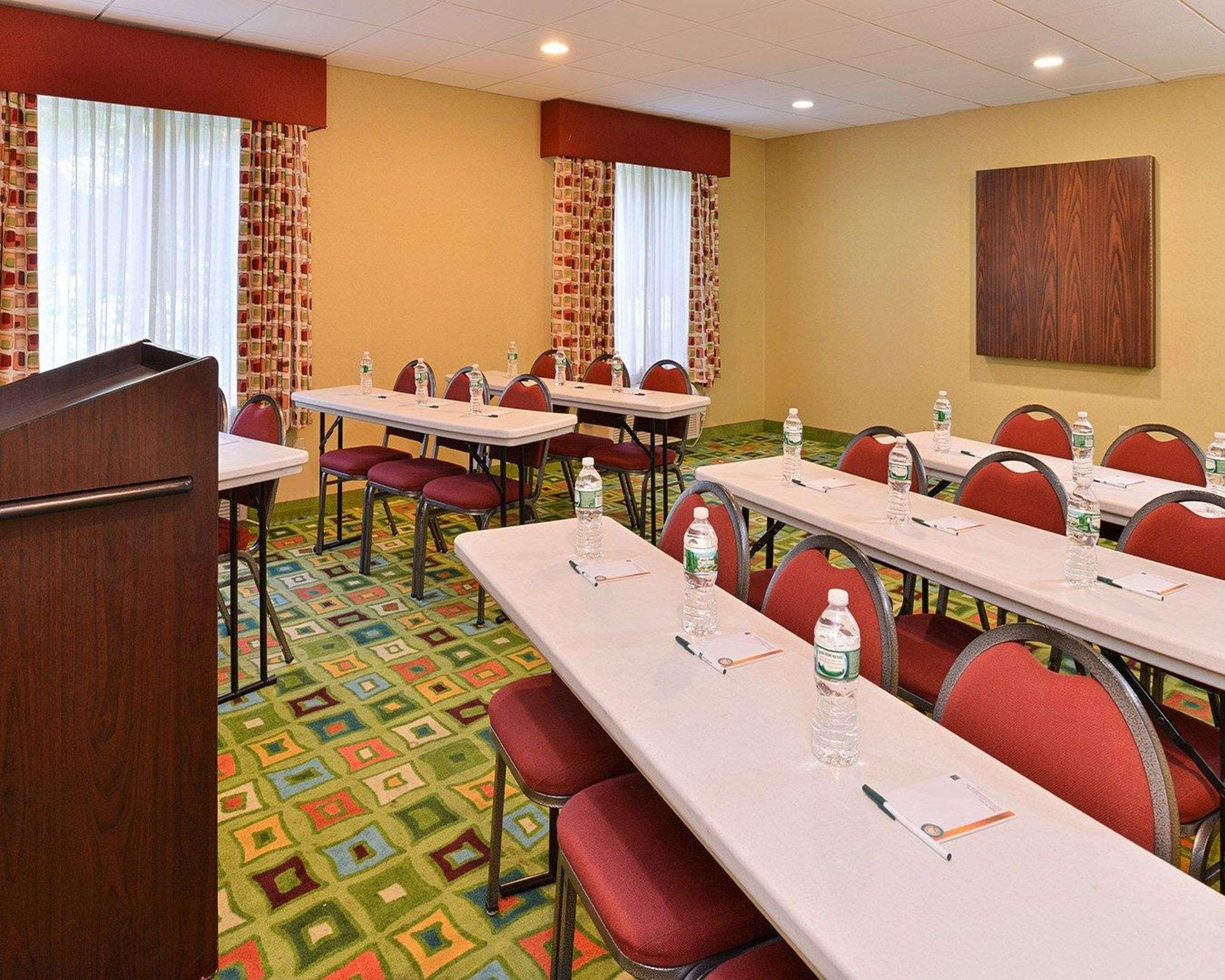 Quality Suites Stratford Ngoại thất bức ảnh